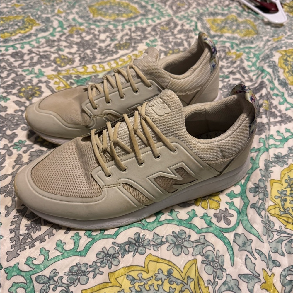 New Balance womens Beige Lifestyle Sneakers